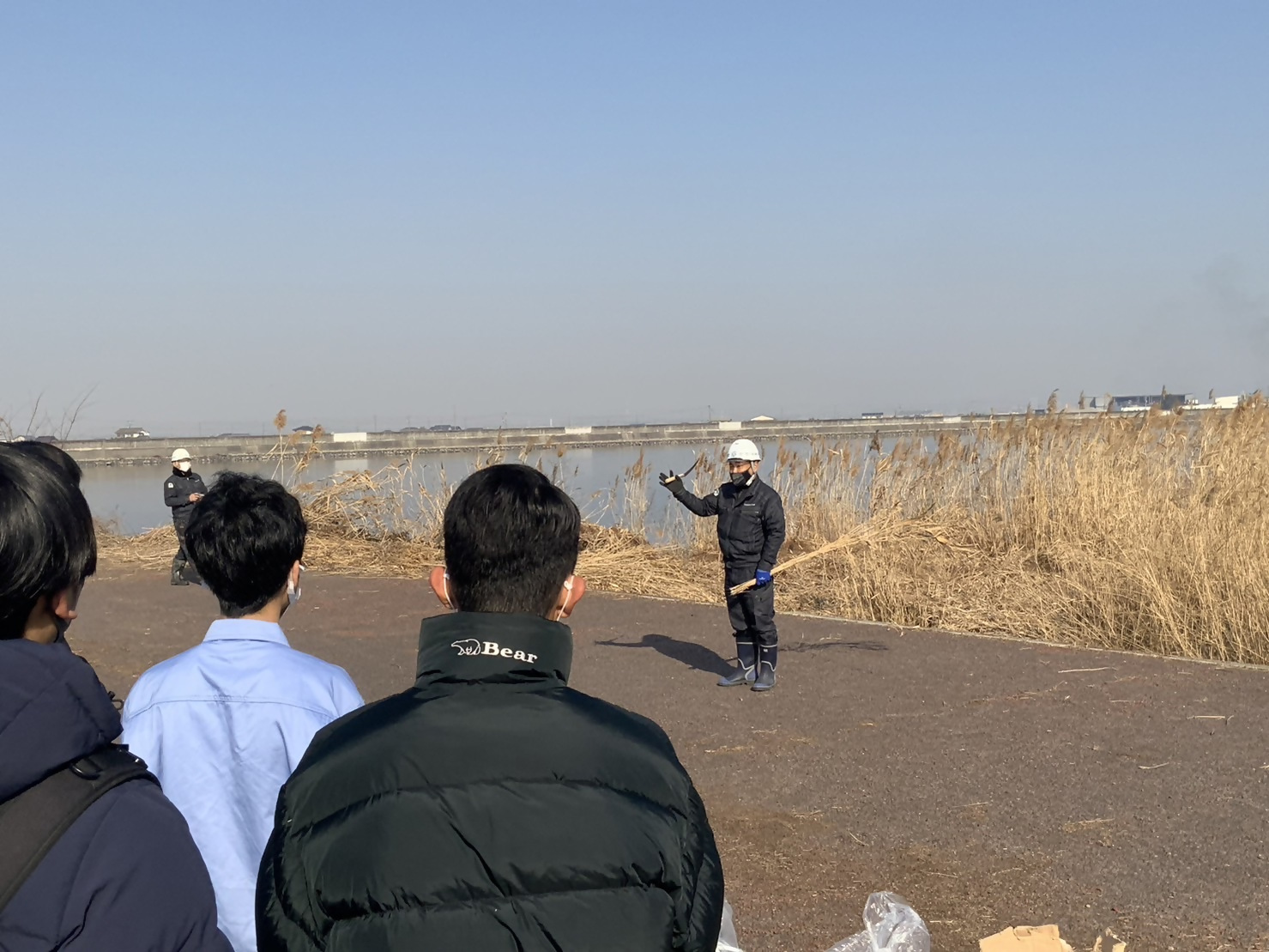 岡山県立津山工業高等学校 津工ブログ 【工業化学科】校外学習 児島湖でヨシ刈りを行いました